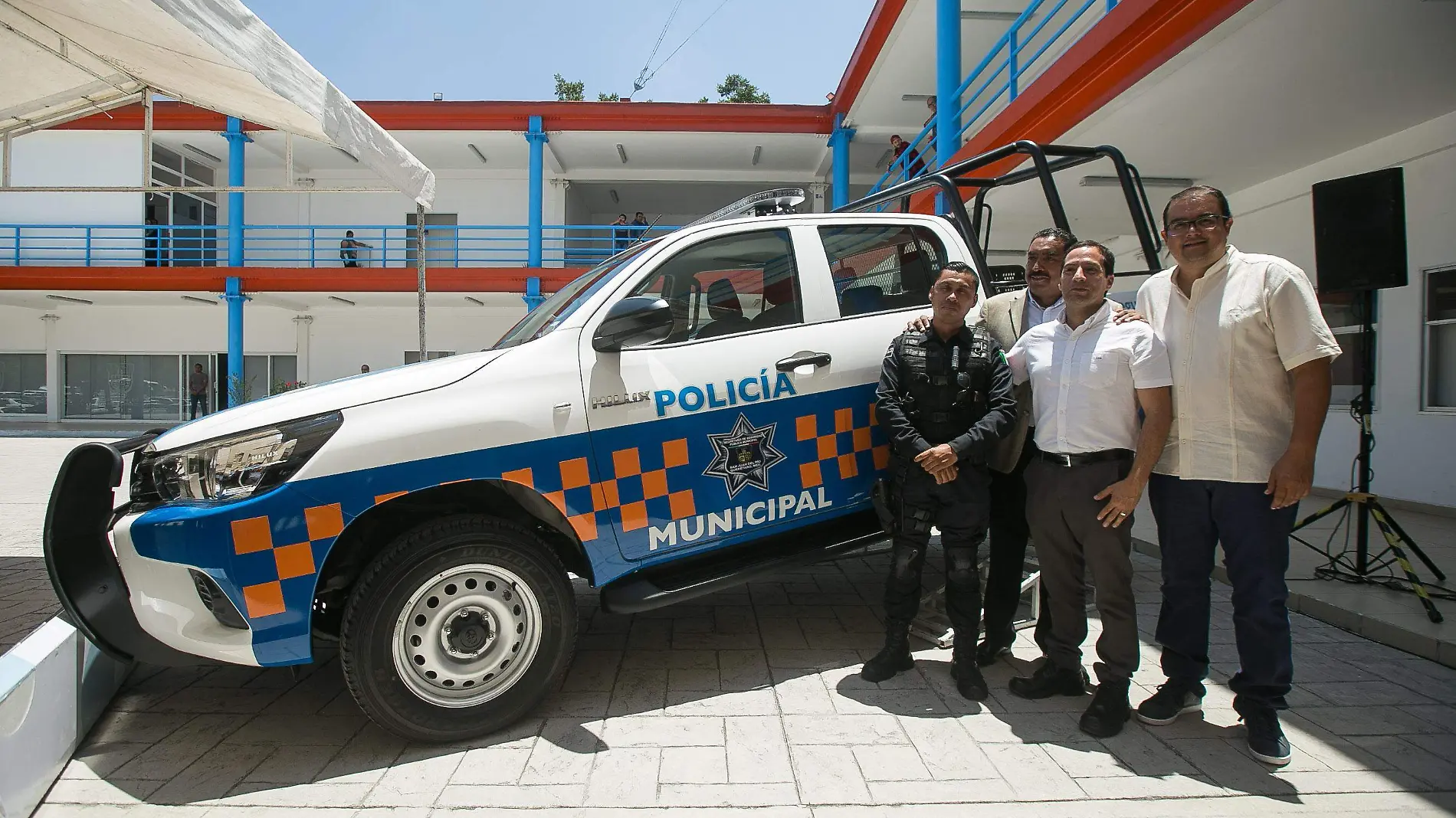 Autoridades presenciaron acto de entrega.  Cortesía.